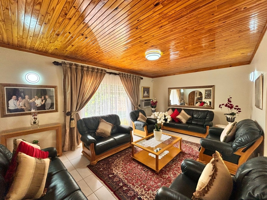 5 Bedroom Property for Sale in Flamwood North West